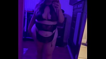 Rt if this curvy goddess can your face