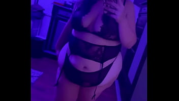 Rt if this curvy goddess can your face