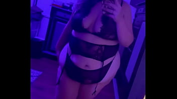 Rt if this curvy goddess can your face