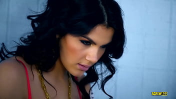 Valentina nappi plays with herself screwbox