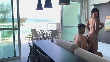 Cheguei da praia cheia de tesão e gozei gostoso no pau do bandido