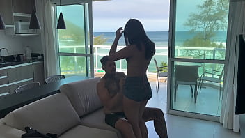 Cheguei da praia cheia de tesão e gozei gostoso no pau do bandido