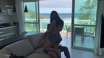 Cheguei da praia cheia de tesão e gozei gostoso no pau do bandido