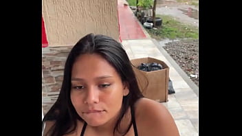 Scort lo mama en publico por 30 dolares