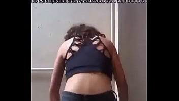 Video52570723 novinha de cabelo cacheado rebolando