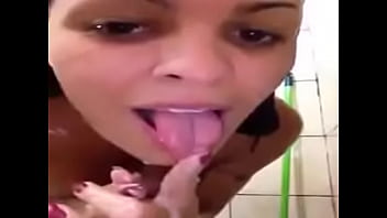 Novinha gostosa tomando banho Novinha gostosa tomando banho