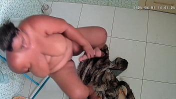 Madrasta foi gravada tomando banho pelo seu enteado e fudendo sua grande buceta Madrasta foi gravada tomando banho pelo seu enteado e fudendo sua grande buceta
