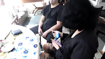 La pareja no pudo pagar el alquiler y la dueña les cobra con sexo