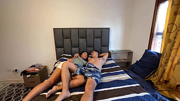 Morena caliente viene a chupar y cabalga mi polla