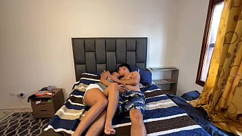 Morena caliente viene a chupar y cabalga mi polla