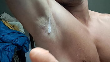 Fetish aisselle téton masturbation