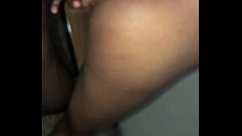 Le abro el culo para llénaselo de leche