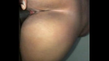 Le abro el culo para llénaselo de leche