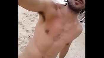 Homen Exibindo Sua Mega Rola Em Público thumbnail