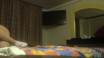 Saco a colegiala tetona de la escuela para ponerla a chupar y coger como locos