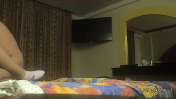 Saco a colegiala tetona de la escuela para ponerla a chupar y coger como locos