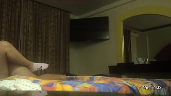 Saco a colegiala tetona de la escuela para ponerla a chupar y coger como locos