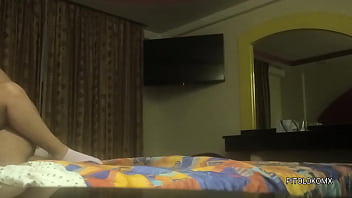 Saco a colegiala tetona de la escuela para ponerla a chupar y coger como locos