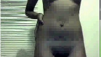 A ella le gusta bailar