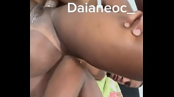 Um metendo enquanto eu chupo o outro que delícia