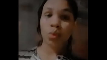 Novinhas rebolando mostrando a rabiola grande