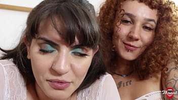 Boquete duplo com minha amiga ruivinha