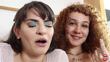 Boquete duplo com minha amiga ruivinha