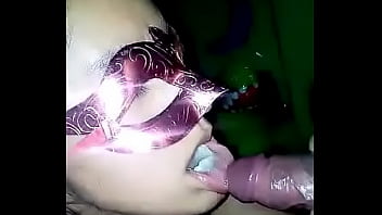 Adicta a la leche se come una gran verga