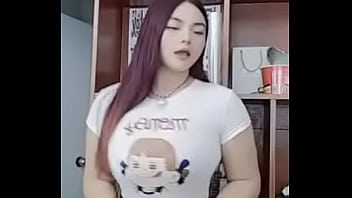 悯宝的大乳房 悯宝的大乳房