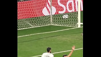 Arrasca transando com a zaga do corinthians