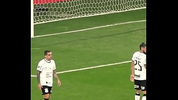 Arrasca transando com a zaga do corinthians