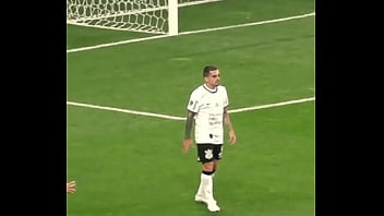 Arrasca transando com a zaga do corinthians