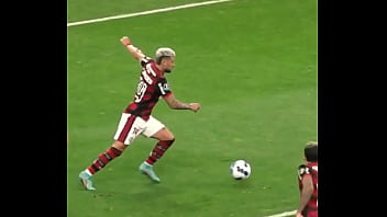 Arrasca transando com a zaga do corinthians