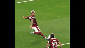 Arrasca transando com a zaga do corinthians