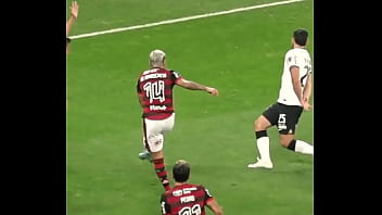 Arrasca transando com a zaga do corinthians