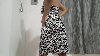 Hijastra de salida a perrear con su padrastro mientras se prepara el coño para ir arrecha a la fiesta Hijastra de salida a perrear con su padrastro mientras se prepara el coño para ir arrecha a la fiesta