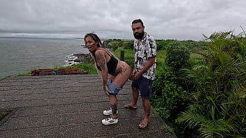 Menage em pú eu comendo a buceta da amiga enquanto nicoly tirou o leitinho do cara