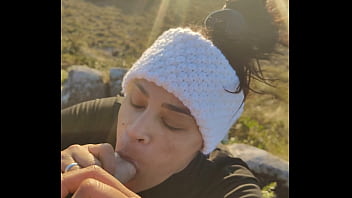 Tomando café e ganhando uma mamada deliciosa