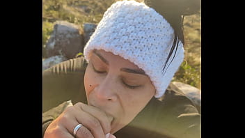 Tomando café e ganhando uma mamada deliciosa