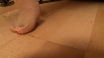 Pissing in nylon slut