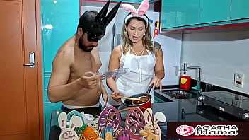 Agatha mama páscoa especial com a mama ganhei um ovo de páscoa e ele uma chupada e buceta grátis
