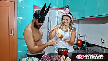 Agatha mama páscoa especial com a mama ganhei um ovo de páscoa e ele uma chupada e buceta grátis