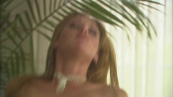 Lauren phoenix throws her bubble butt in the air and twerks on his cock