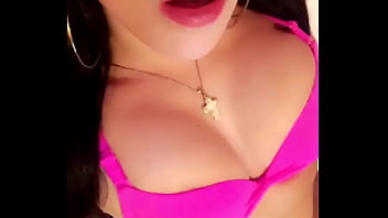 Chica chupando consolador