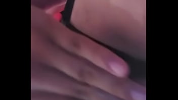 Siririca da novinha carol ortiz