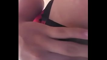 Siririca da novinha carol ortiz