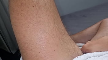 Ansima e geme sputando sul suo grosso cazzo sega lenta e intensa con tanto sperma da bere prova a non venire se riesci Ansima e geme sputando sul suo grosso cazzo sega lenta e intensa con tanto sperma da bere prova a non venire se riesci