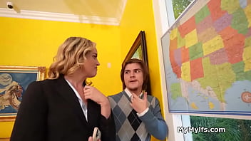 Milf campaign manager does everything for the votes literally