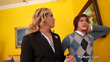 Milf campaign manager does everything for the votes literally