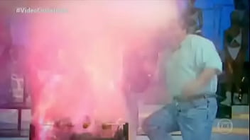 Gordao saliente pegando fogo